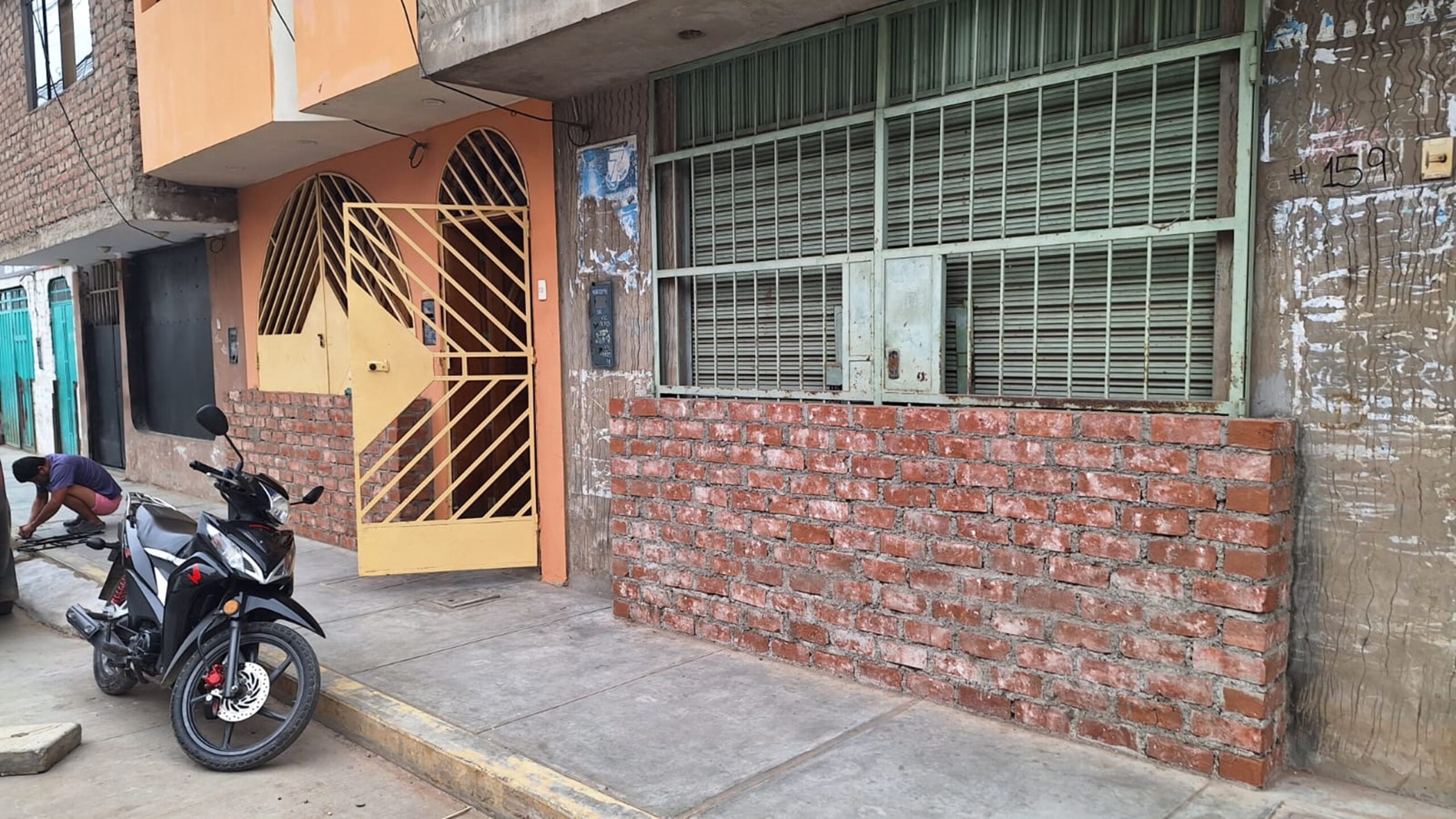 Trujillo: vecinos temen por Fenómeno El Niño y levantan muros en sus casas