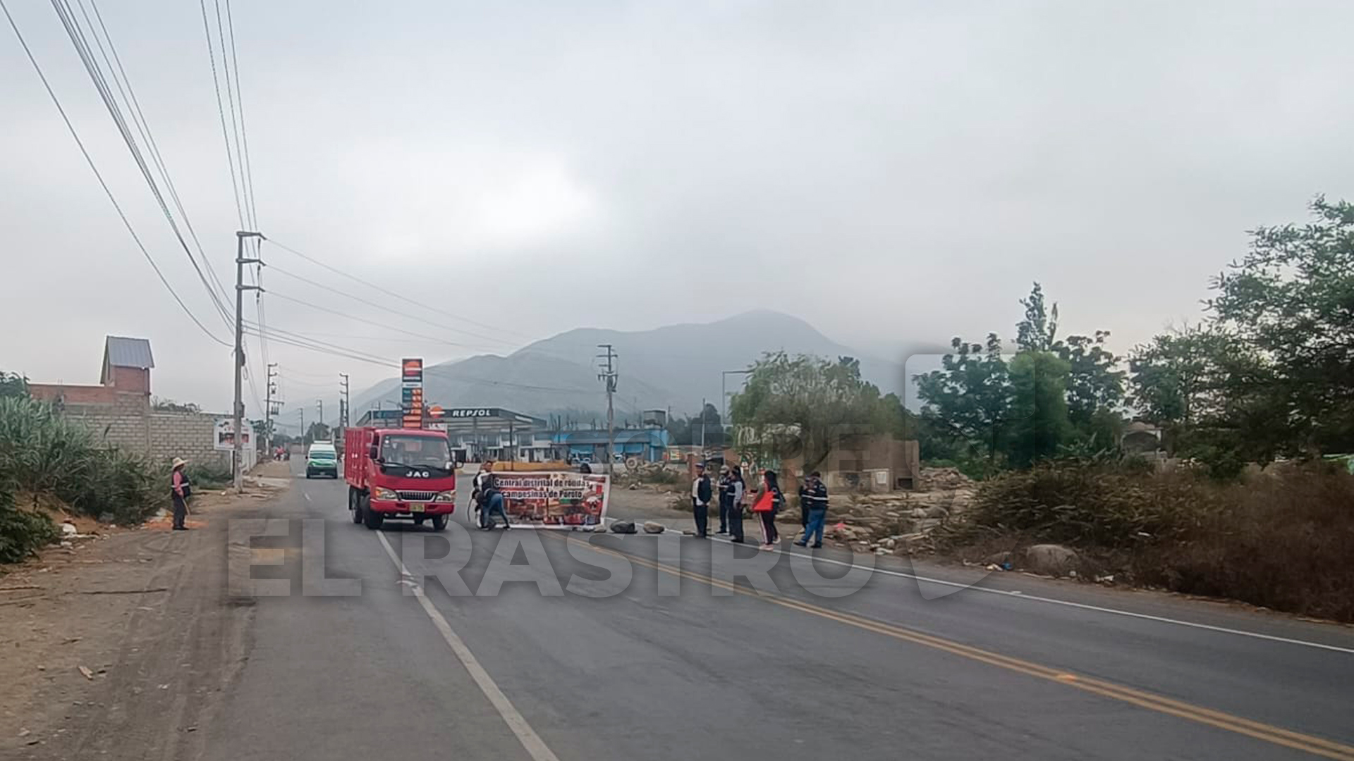 Ronderos bloquean carretera a la sierra de La Libertad