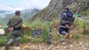 La policía intervino a dos presuntos integrantes de la banda criminal “La Gran Fe” durante un operativo en el caserío Igor, distrito de Huarancha, provincia de Otuzco.