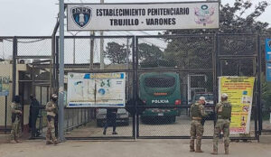 Dictan prisión preventiva contra Daniel Hoyos Ríos, interno del centro “Hombres Nuevos” en Chepén, por extorsionar a dos personas desde su celular.