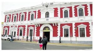 1️⃣ El Palacio Municipal de Trujillo fue declarado inhabitable por graves daños estructurales, eléctricos y de seguridad, según un informe técnico de la Gerencia de Gestión del Riesgo de Desastres.