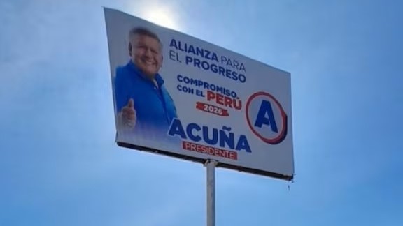El Jurado Nacional de Elecciones identificó una posible infracción electoral en una valla instalada por Alianza para el Progreso, donde se promueve a Acuña como candidato presidencial para 2026.