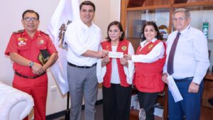 Municipalidad de Trujillo entrega S/ 40 mil a bomberos para equipos y materiales