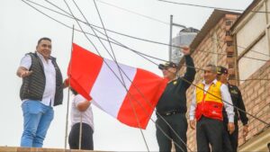 La Región Policial La Libertad lanzó esta campaña patriótica en los cerros Cruz Blanca y Cruz Verde del distrito El Porvenir.