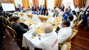 El centro penitenciario estará ubicado en el sector El Sauco, a más de 4,000 m s. n. m., y tendrá capacidad para albergar a 1,080 internos, priorizando a reos peligrosos.